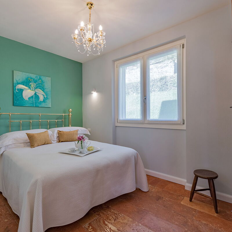 Villa L'angelo Del Lario - By Belcantovillas: Fantastic double bedroom in the holiday villa on Lake Como.