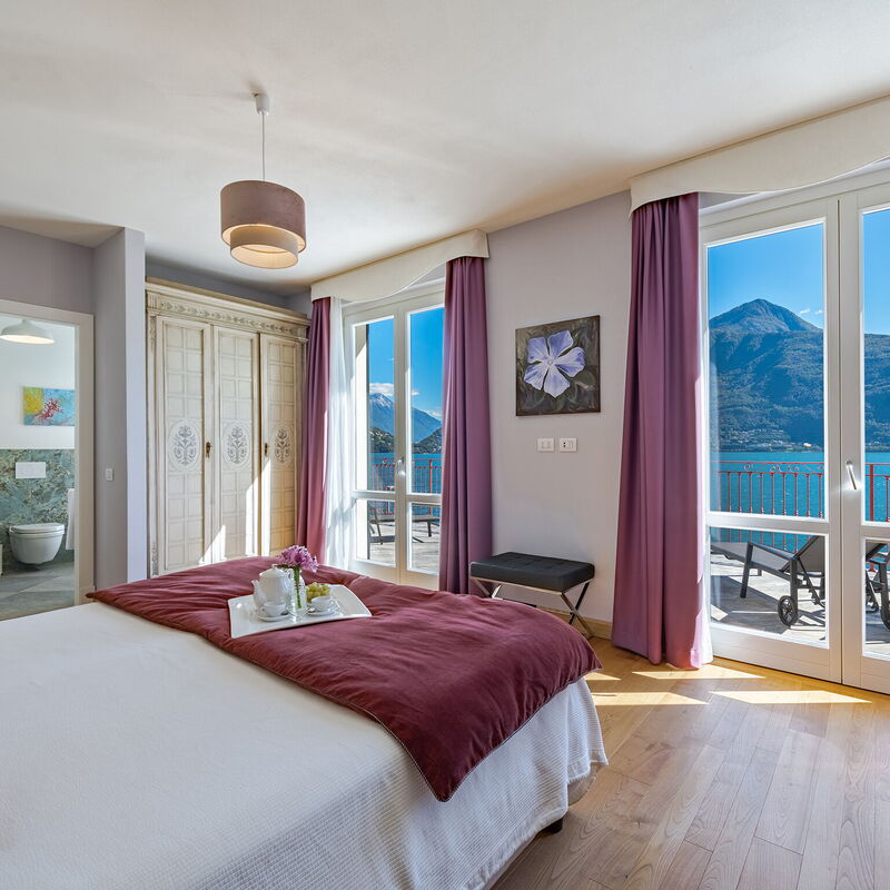 Villa L'angelo Del Lario - By Belcantovillas: Elegant double room with view.