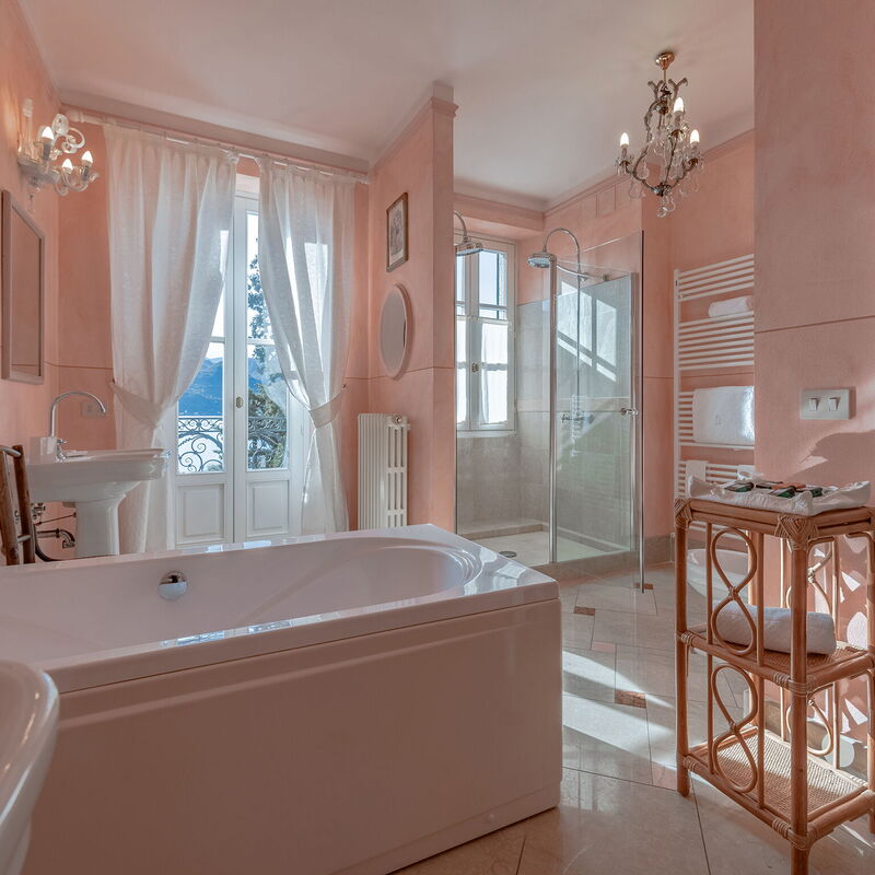Villa Menaggio - By Belcantovillas: Splendid bathroom with bathtub in the villa for rent in Lombardy.