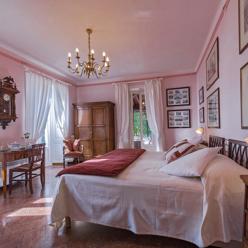 Villa Menaggio - By Belcantovillas: Wonderful double bedroom in the villa for rent in Menaggio.