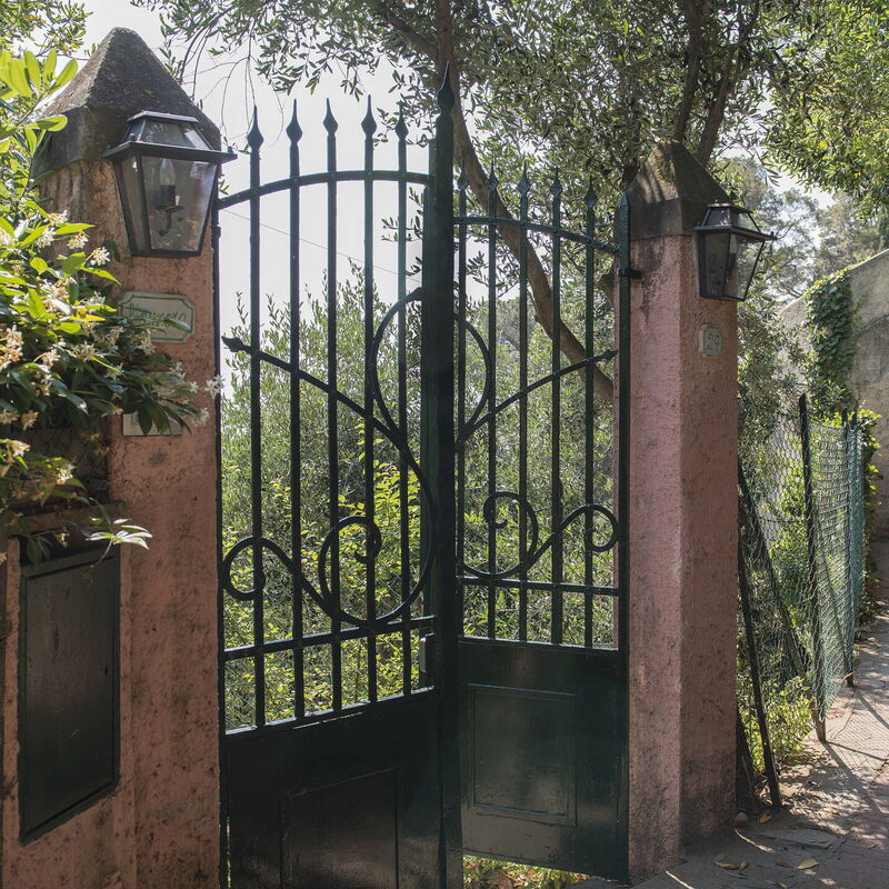 Villa Peninsula -by Belcantovillas: Splendid entrance to the holiday villa in Portofino.
