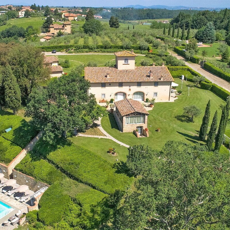 Villa Gazebo - By Belcantovillas: Wonderful overview of the holiday villa for rent with swimming pool in Tavarnelle Val di Pesa.