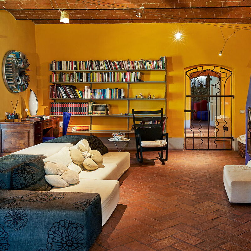 Villa Sunbathing - By Belcantovillas: Beautiful villa for rent in Tuscany with bright living room