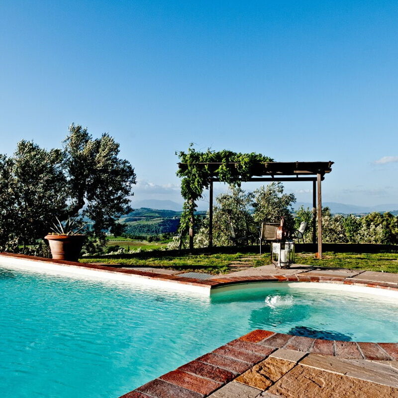 Villa Sunflower - By Belcantovillas: Relaxing pool of the villa for rent in Tuscany - Sunbathing