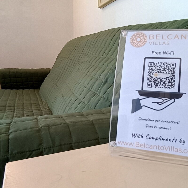 Comfy Flat - By Belcantovillas: Dining Room, Living Room