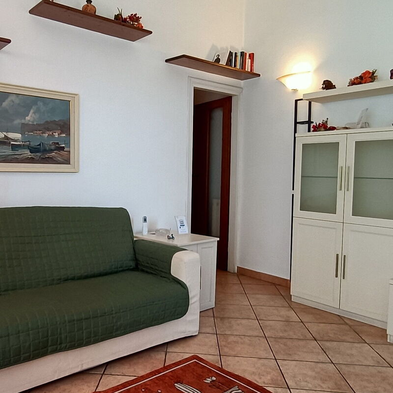 Comfy Flat - By Belcantovillas: Dining Room, Living Room