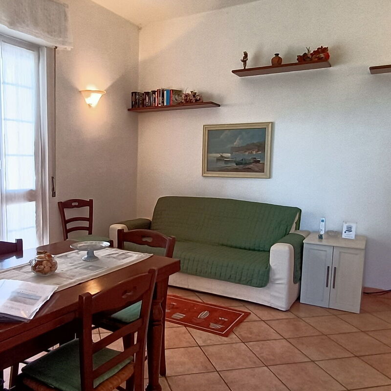 Comfy Flat - By Belcantovillas: Dining Room, Living Room