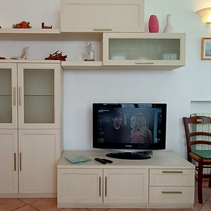 Comfy Flat - By Belcantovillas: Dining Room, Living Room