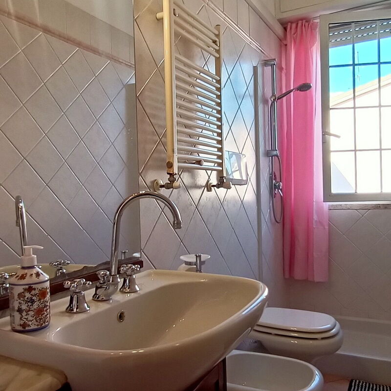 Comfy Flat - By Belcantovillas: Bathroom