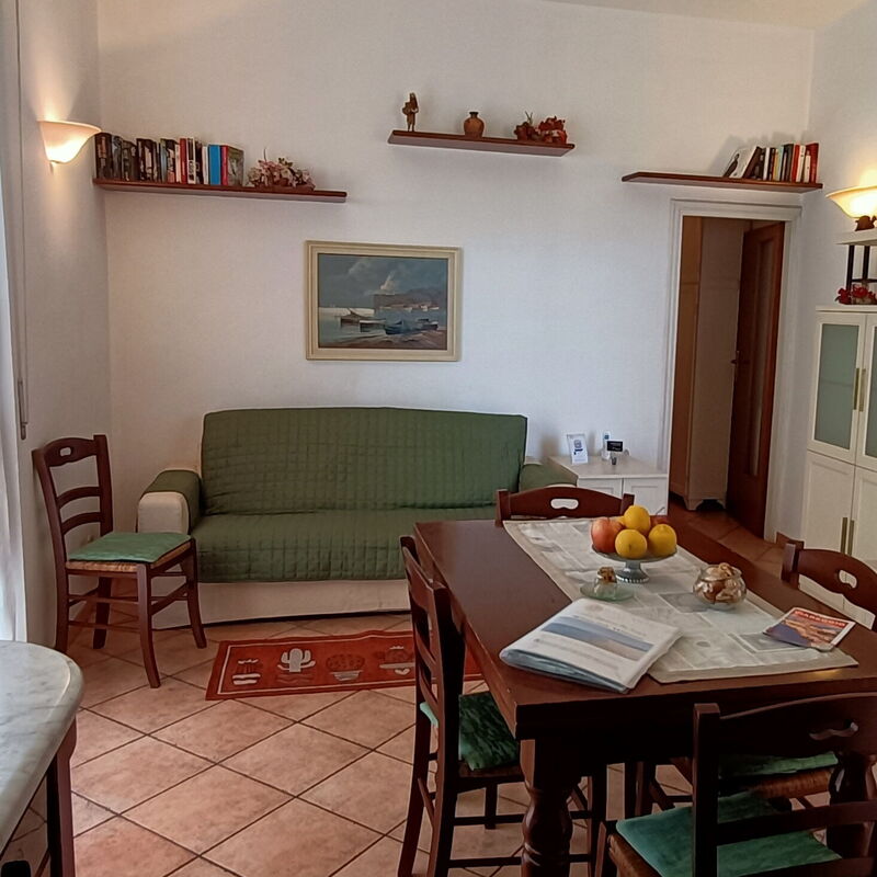 Comfy Flat - By Belcantovillas: Dining Room, Living Room