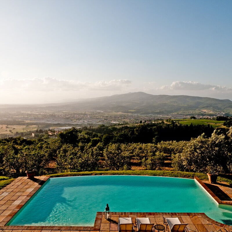Villa Sun & Sun 2 Pools - By Belcantovillas: Wonderful pool with a view of the villa for rent in Tuscany