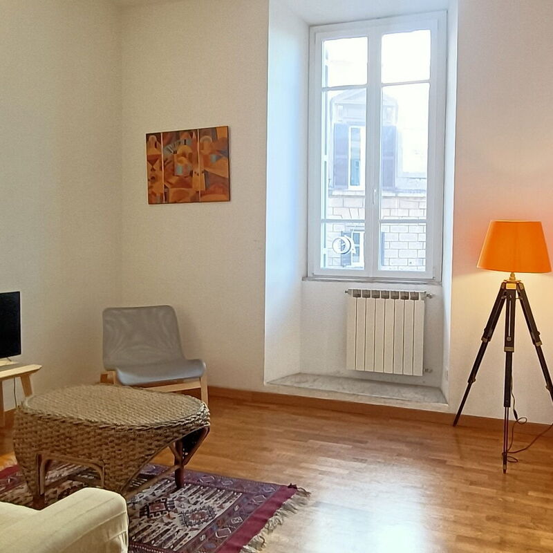 Terrace Apartment On The Monuments Of Rome - Belcantovillas: Delightful living room of the apartment for rent in Rome.