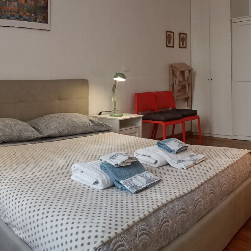 Terrace Apartment On The Monuments Of Rome - Belcantovillas: Splendid double bedroom in the apartment for rent in Rome.