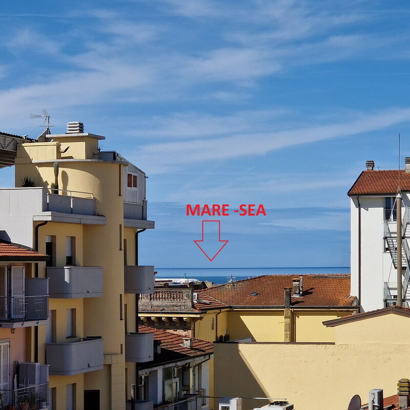 Foscolo Steps To The Sea: Sea view apartment in the center of Viareggio.