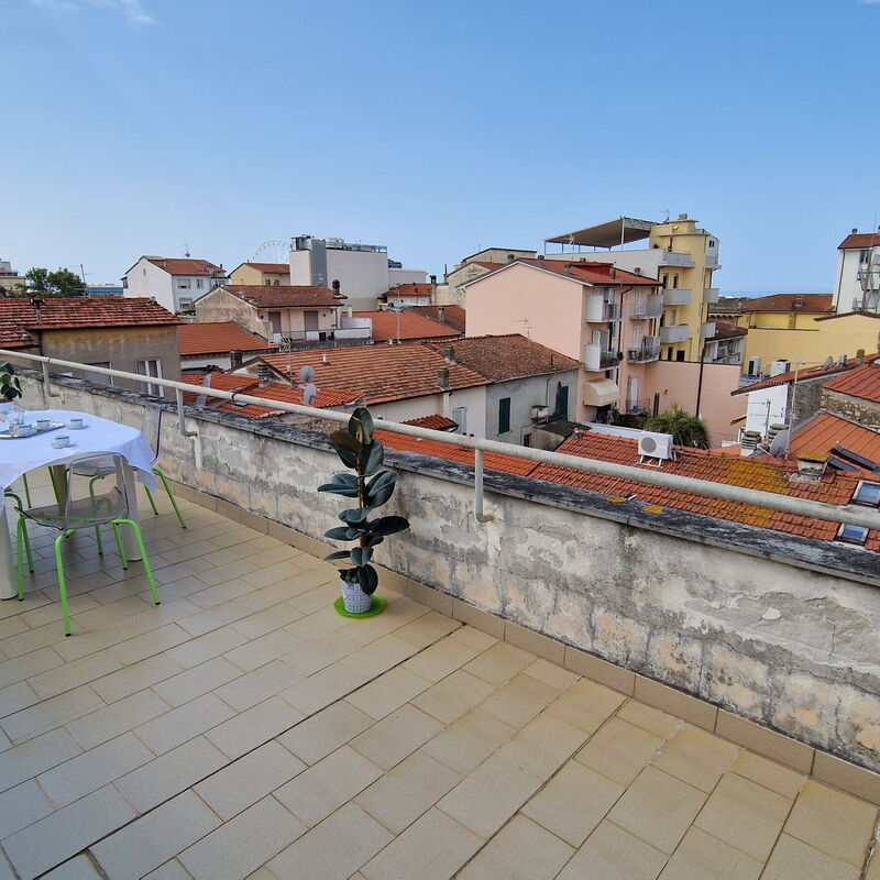Foscolo Steps To The Sea: Communal terrace overlooking the sea, ideal for an aperitif or dinner at sunset.