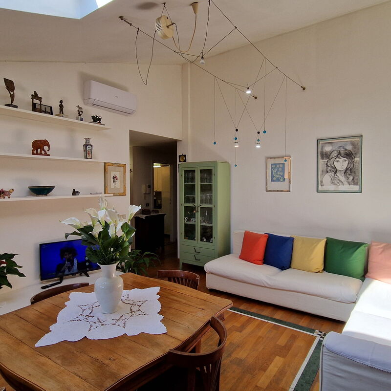 Foscolo Steps To The Sea: Enchanting living room in the center of Viareggio.