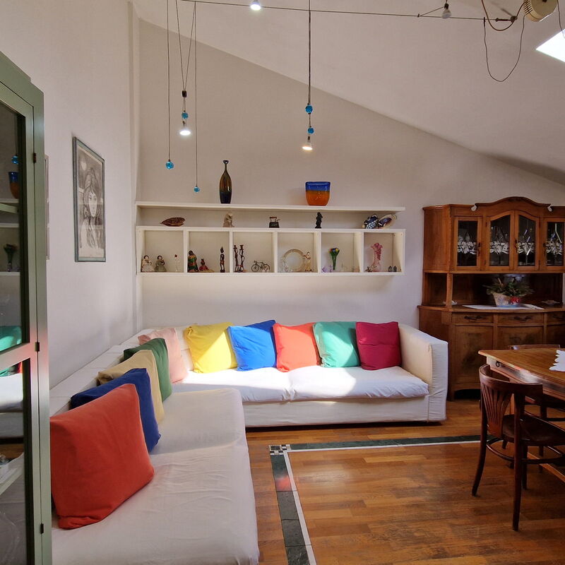 Foscolo Steps To The Sea: Very bright and welcoming modern-style living room.