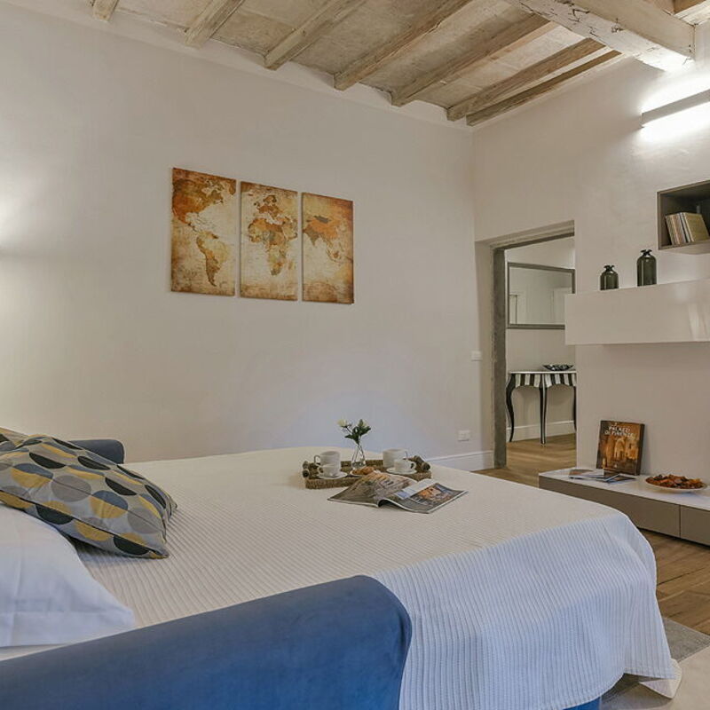 Pitti Flat -by Belcantovillas: Bedroom, Living Room