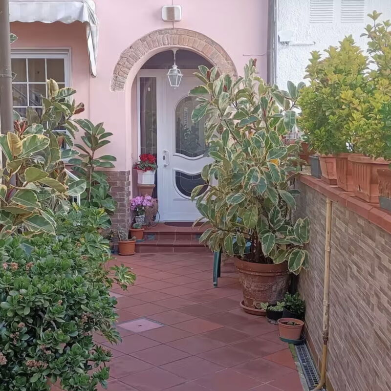 House With Bikes Included