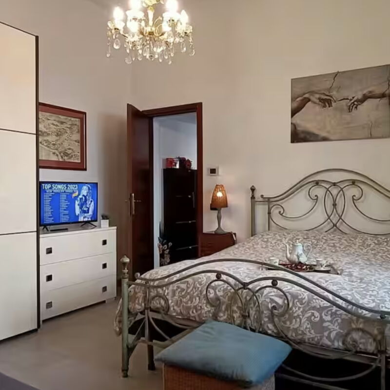 House With Bikes Included